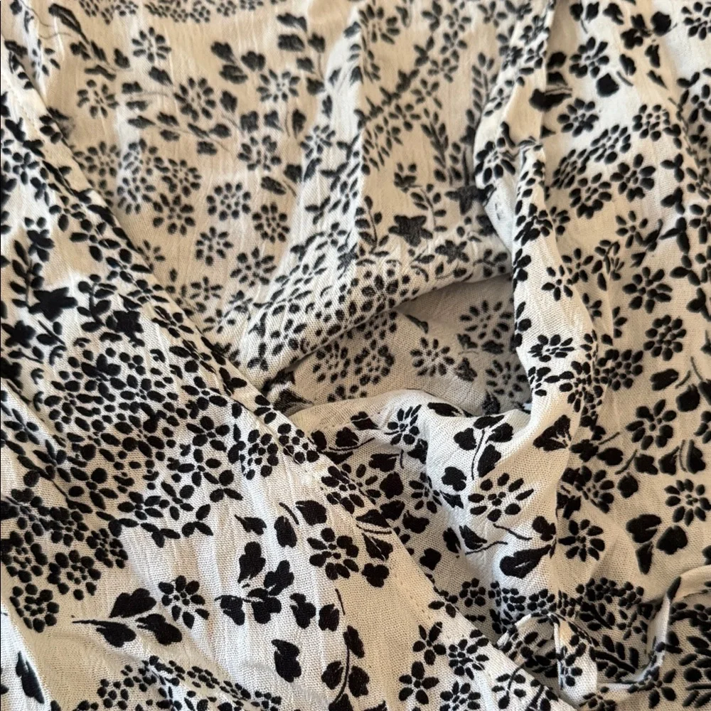 EVERYTHING $10: BB Dakota Women's Black and White Floral Wrap Blouse - Picture 5 of 5